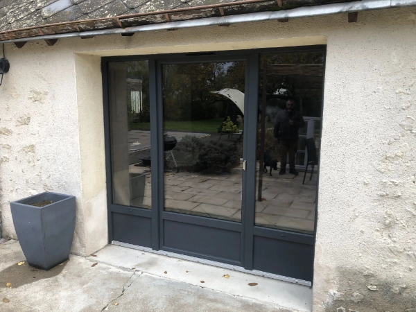 Fenêtre PVC gris anthracite