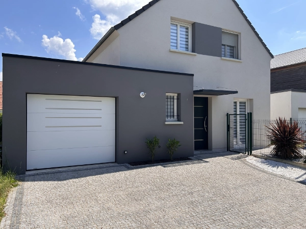 Porte de garage sectionnelle blanche